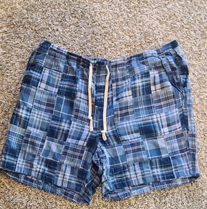 Mens Lands End Blue Plaid Shorts.